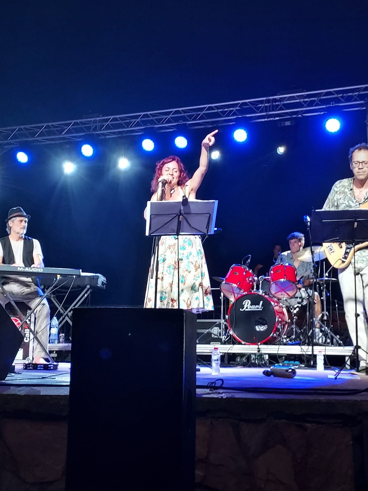 Maria assenyalant el públic