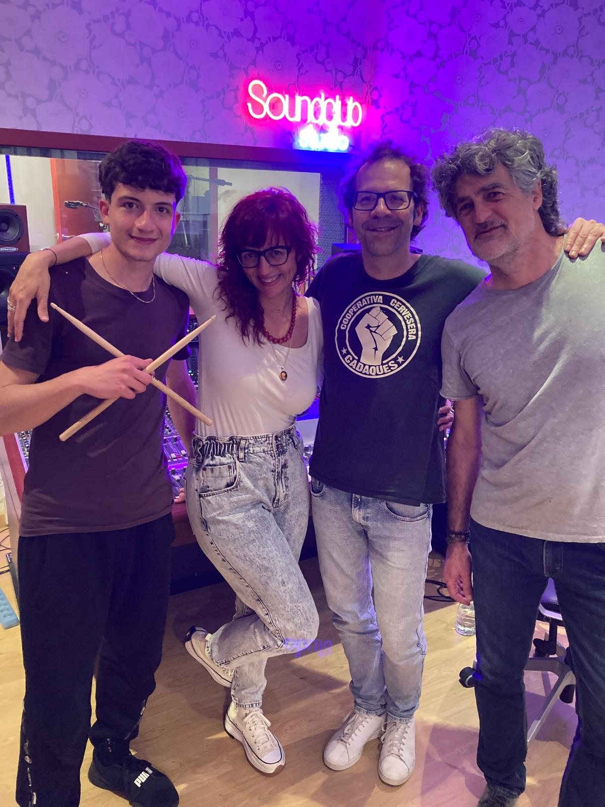 La banda a l'estudi durant la gravació de Scary Songs