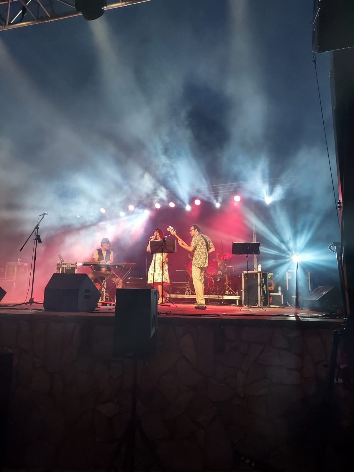 The Mangrooves en directe, amb fum i focus, a Lloret de Mar